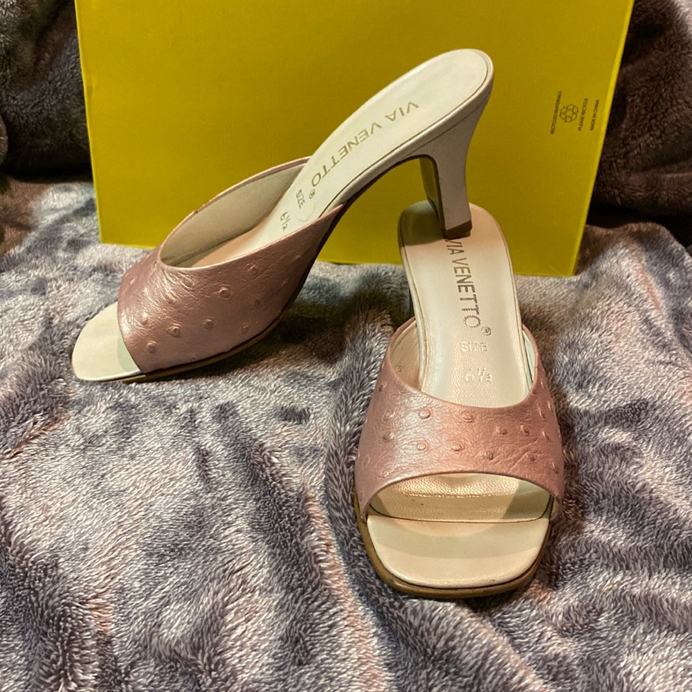 USED Via Venetto ostrich leather mules in light pink size 6.5